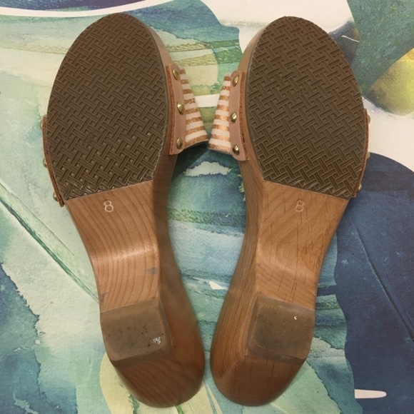 KIN and KIND Gold Metallic Striped Wooden Sandal - Picture 7 of 7